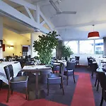 Kyriad Genève St-genis-pouilly Hotel 2*