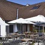 Kyriad Genève St-genis-pouilly Hotel 2*