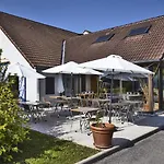 Hotel Kyriad Genève St-genis-pouilly 2*