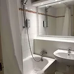 Hotel Kyriad Genève St-genis-pouilly 2*