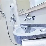 Kyriad Genève St-genis-pouilly Hotel 2*