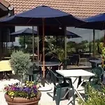 Kyriad Genève St-genis-pouilly Hotel 2*