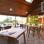 Kyriad Genève St-genis-pouilly 2*