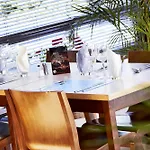 Hotel Kyriad Genève St-genis-pouilly 2*