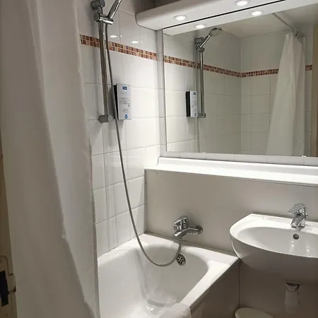 Hotel Kyriad Geneve St-genis-pouilly 2*