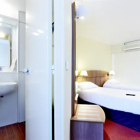 Hotel Kyriad Geneve St-genis-pouilly 2*