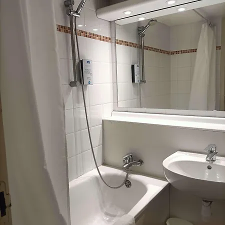 Hotel Kyriad Geneve St-genis-pouilly 2*