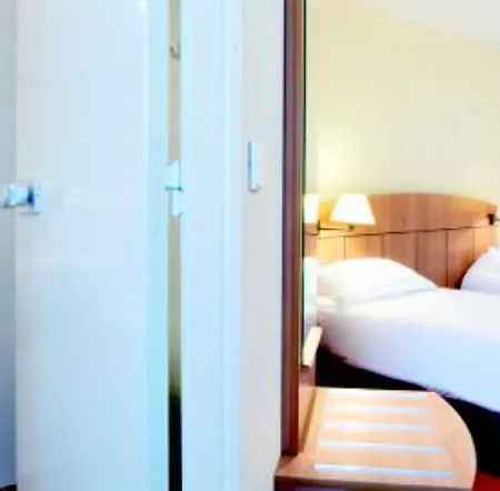 Kyriad Geneve St-genis-pouilly 2*