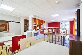 Kyriad Geneve St-genis-pouilly 2*